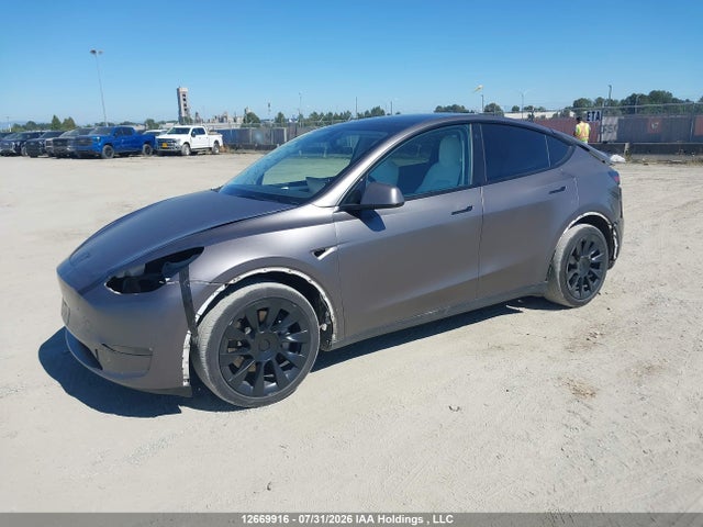 Tesla Model Y 2023 7SAYGAEE1PF644663 Image 2
