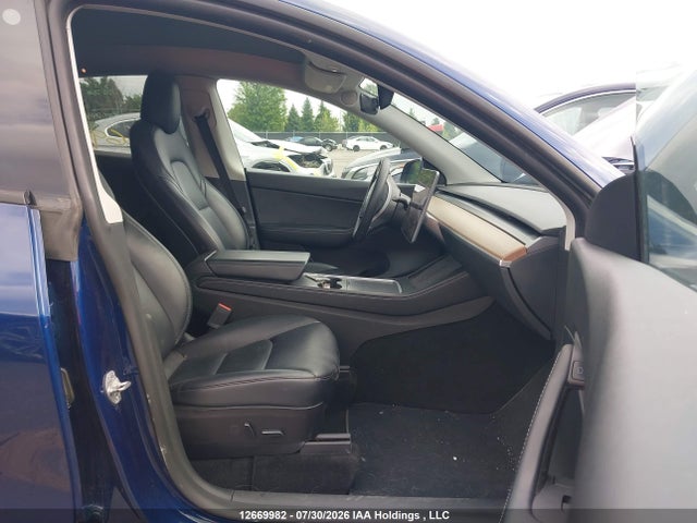 12669982 :رقم المزاد ، 7SAYGDEE8NF465907 vin ، 2022 Tesla Model Y مزاد بيع
