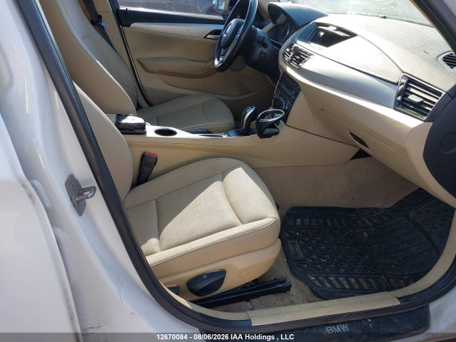 2015 Bmw X1 Xdrive28i მანქანა იყიდება აუქციონზე, vin: WBAVL1C53FVY26747, აუქციონის ნომერი: 12670084