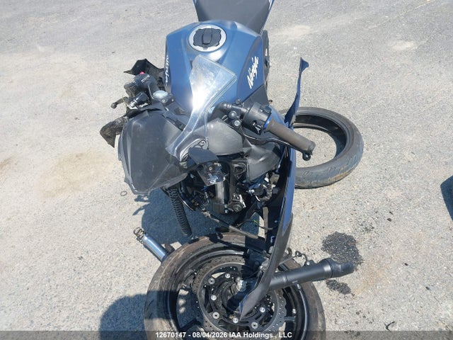 Kawasaki EX400 2022 JKAEXKG17NDAH6397 Image 13