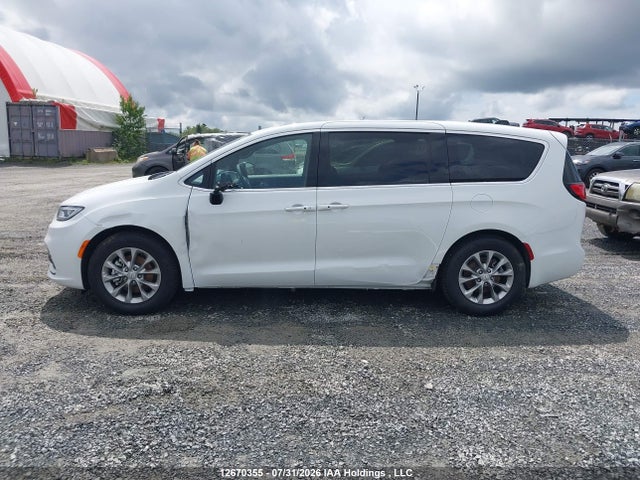 Chrysler Pacifica Limited 2026 2C4RC1GG0TR278995 Image 15