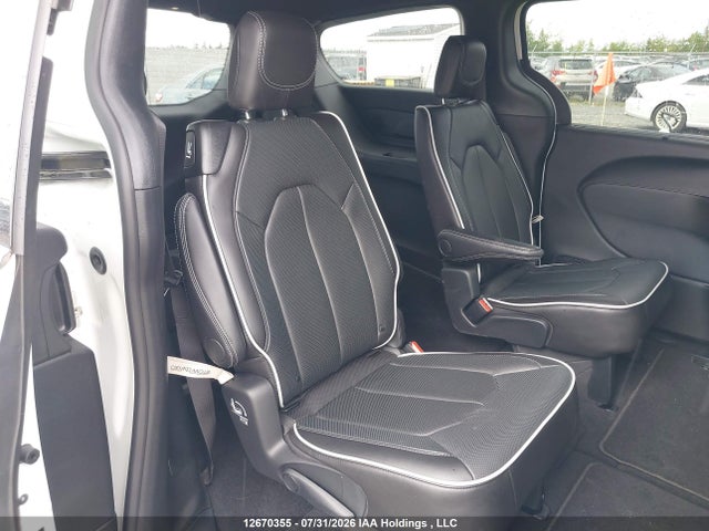 Chrysler Pacifica Limited 2026 2C4RC1GG0TR278995 Image 8