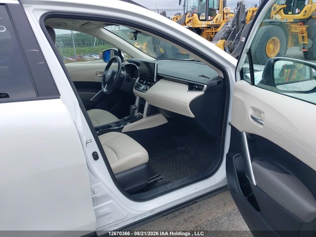 7MUDAABG0PV044415 Toyota Corolla Cross Xle