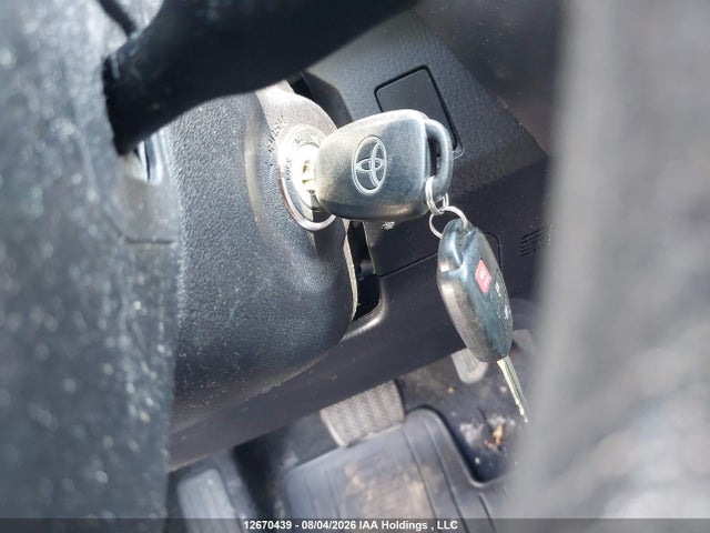 Toyota RAV4 LE 2018 2T3ZFREV2JW504173 Image 11