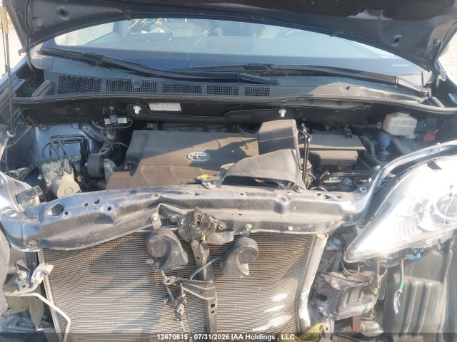 12670615 :رقم المزاد ، 5TDKK3DC0DS342432 vin ، 2013 Toyota Sienna Le مزاد بيع