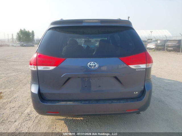 12670615 :رقم المزاد ، 5TDKK3DC0DS342432 vin ، 2013 Toyota Sienna Le مزاد بيع