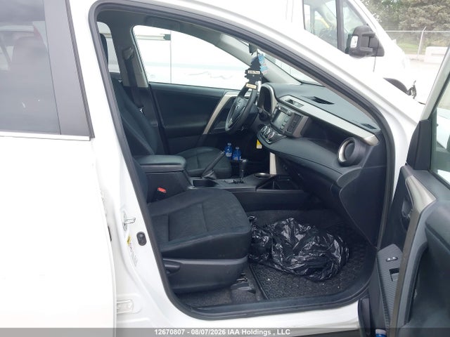 2T3ZFREV4FW133217 Toyota RAV4 LE