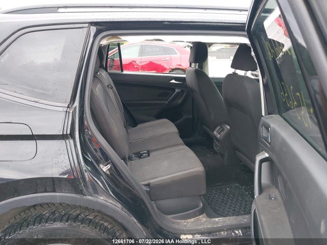 3VV0B7AX4JM153656 Volkswagen Tiguan Trendline