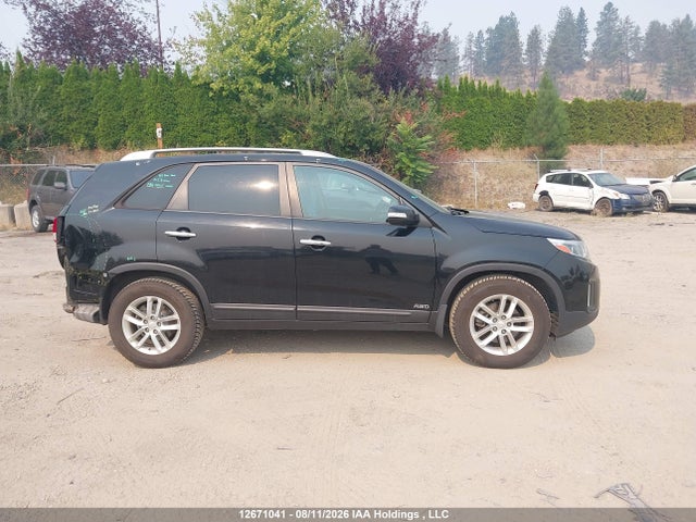 KIA SORENTO LX 2015 5XYKTCA67FG601641 Image 14