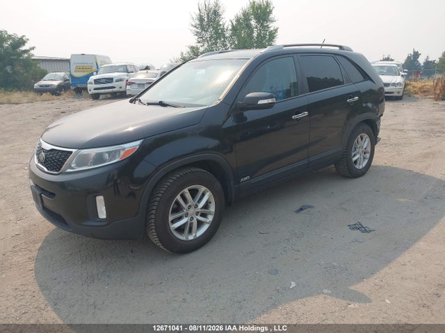 KIA SORENTO LX 2015 5XYKTCA67FG601641 Image 2
