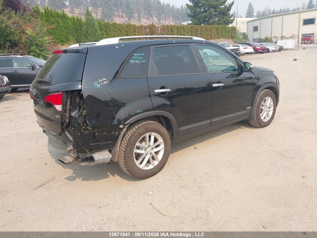 KIA SORENTO LX 2015 5XYKTCA67FG601641 Image 4