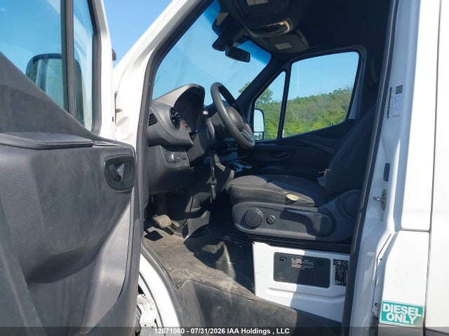 12671060 :رقم المزاد ، W1Y4DCHYXNP452209 vin ، 2022 Mercedes-benz Sprinter 2500 مزاد بيع