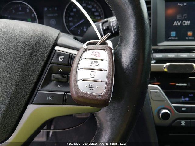 Продажа на аукционе авто 2017 Hyundai Elantra Gls, vin: KMHD84LF2HU270168, номер лота: 12671239