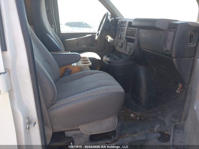 GMC Savana G2500 2015 1GTW7FCF5F1242469 Image 5