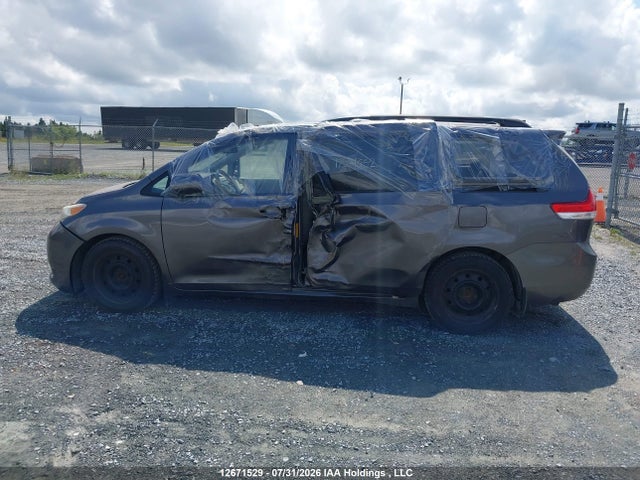 2011 Toyota Sienna Le 8 Passenger მანქანა იყიდება აუქციონზე, vin: 5TDKK3DC3BS146398, აუქციონის ნომერი: 12671529