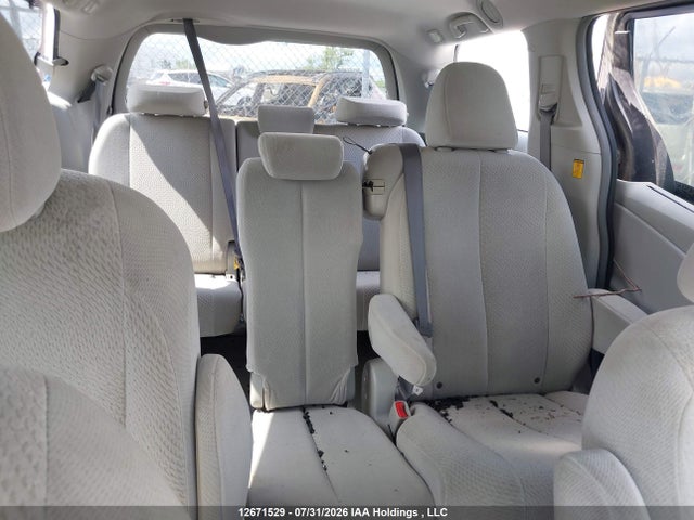 2011 Toyota Sienna Le 8 Passenger მანქანა იყიდება აუქციონზე, vin: 5TDKK3DC3BS146398, აუქციონის ნომერი: 12671529
