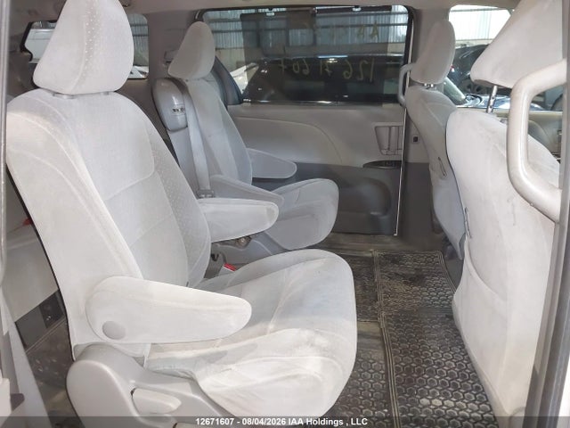 Toyota SIENNA LE 2017 5TDKZ3DC4HS826959 Image 8