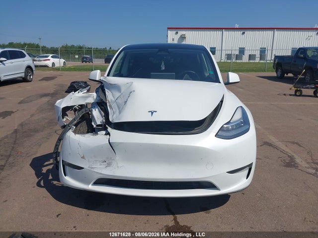 Tesla Model Y Long Range 2023 7SAYGDEE0PF586823 Image 13