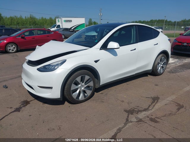 Tesla Model Y Long Range 2023 7SAYGDEE0PF586823 Image 2