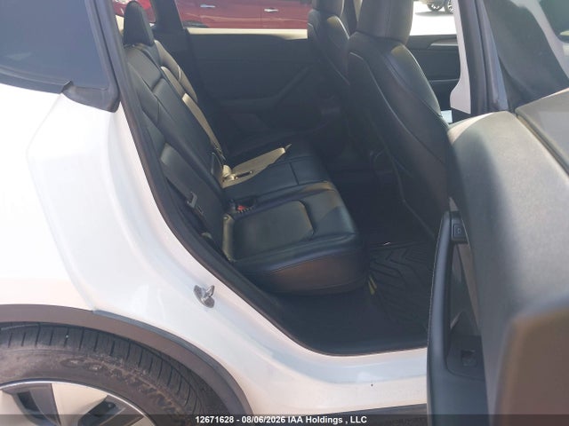 Tesla Model Y Long Range 2023 7SAYGDEE0PF586823 Image 8