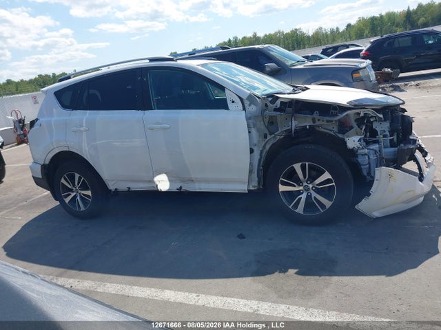 2T3WFREV1HW367689 Toyota Rav4 Xle