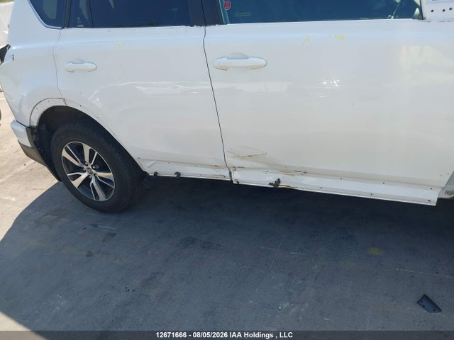 2T3WFREV1HW367689 Toyota Rav4 Xle