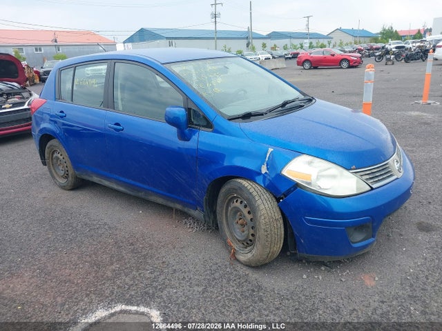 12664496 :رقم المزاد ، 3N1BC13E28L445435 vin ، 2008 Nissan Versa 1.8 S مزاد بيع
