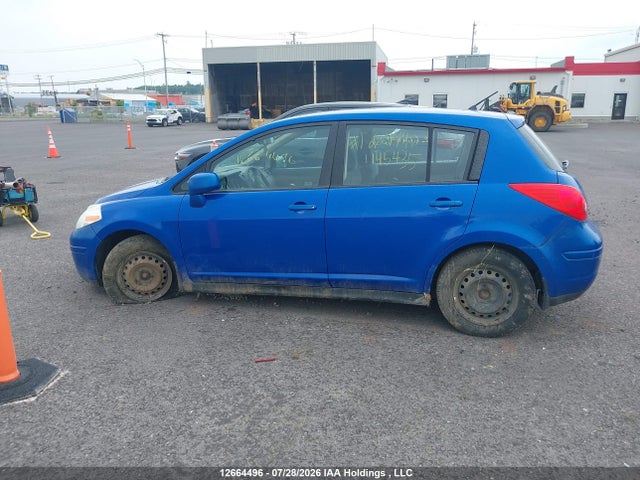 12664496 :رقم المزاد ، 3N1BC13E28L445435 vin ، 2008 Nissan Versa 1.8 S مزاد بيع