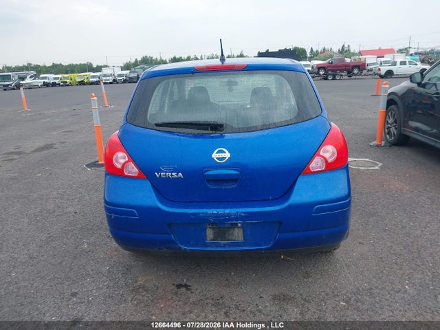 12664496 :رقم المزاد ، 3N1BC13E28L445435 vin ، 2008 Nissan Versa 1.8 S مزاد بيع