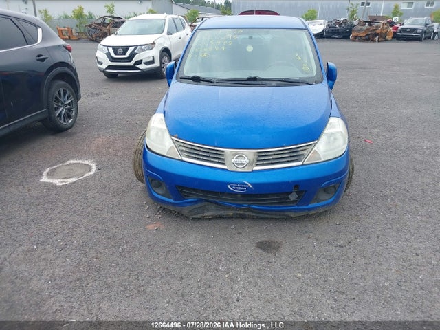 12664496 :رقم المزاد ، 3N1BC13E28L445435 vin ، 2008 Nissan Versa 1.8 S مزاد بيع