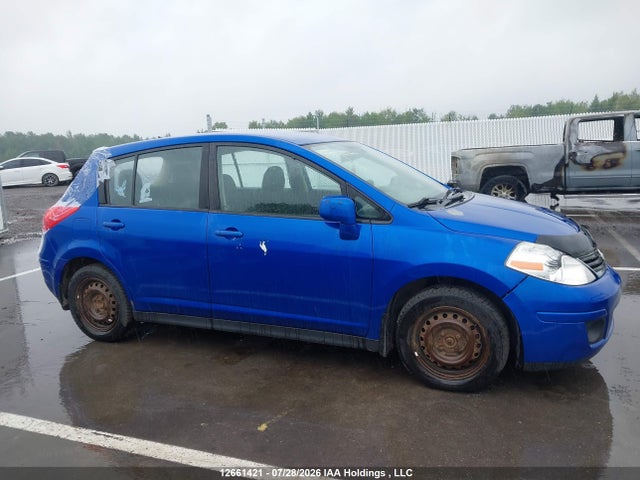 12661421 :رقم المزاد ، 3N1BC1CP0CL376996 vin ، 2012 Nissan Versa 1.8 S مزاد بيع