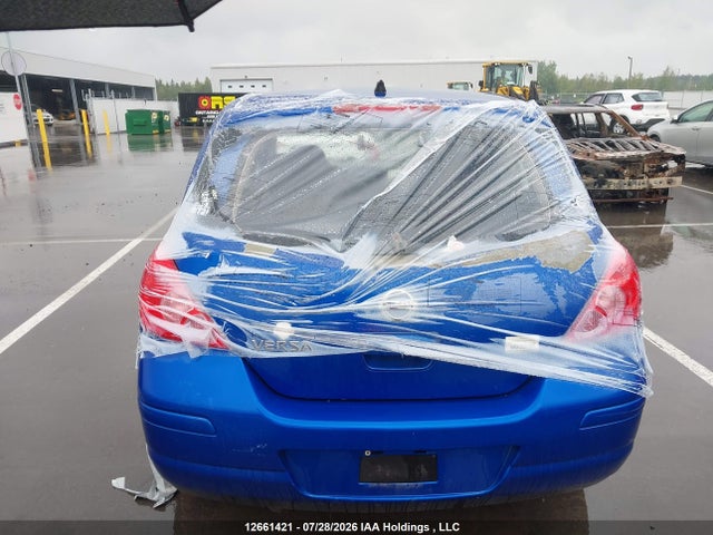 12661421 :رقم المزاد ، 3N1BC1CP0CL376996 vin ، 2012 Nissan Versa 1.8 S مزاد بيع