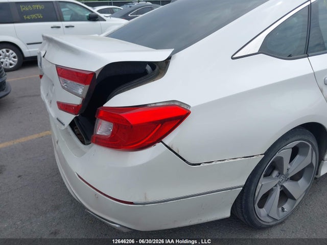 1HGCV1F95JA802700 Honda Accord Touring
