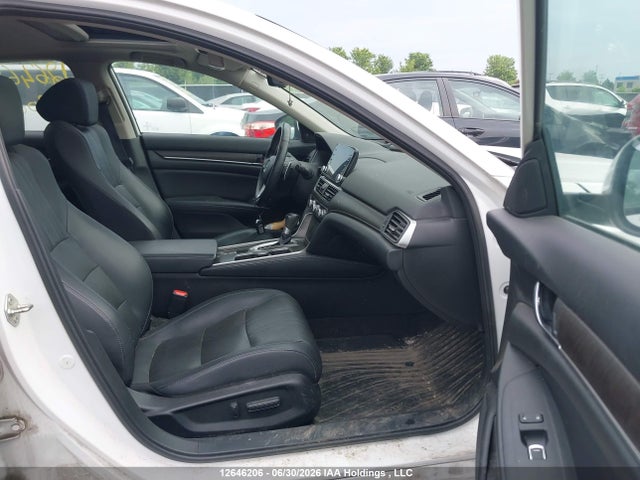 1HGCV1F95JA802700 Honda Accord Touring