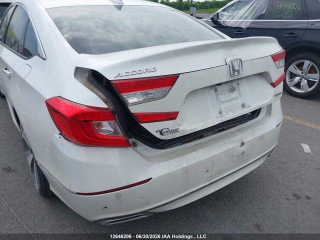 1HGCV1F95JA802700 Honda Accord Touring