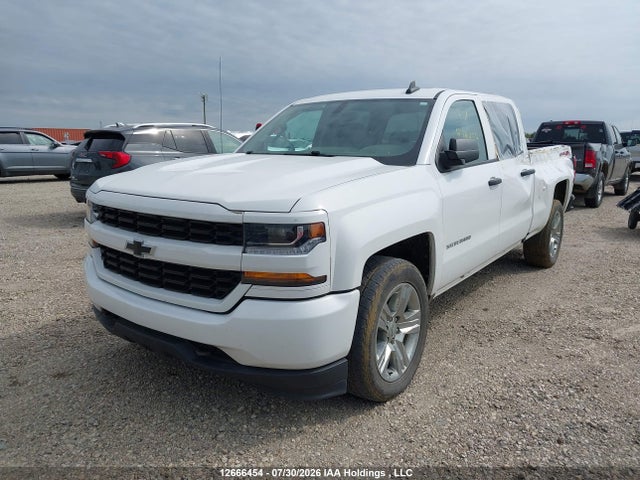 Chevrolet Silverado 1500 Custom 2018 3GCUKPEC2JG101478 Image 2