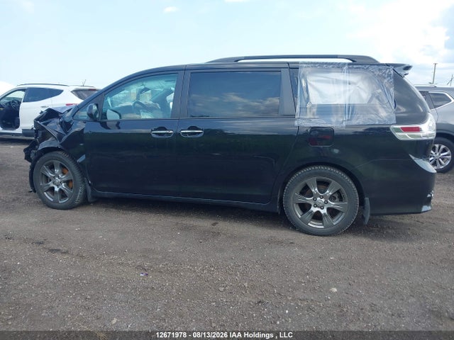 12671978 :رقم المزاد ، 5TDXZ3DC1HS805749 vin ، 2017 Toyota Sienna Se 8 Passenger مزاد بيع