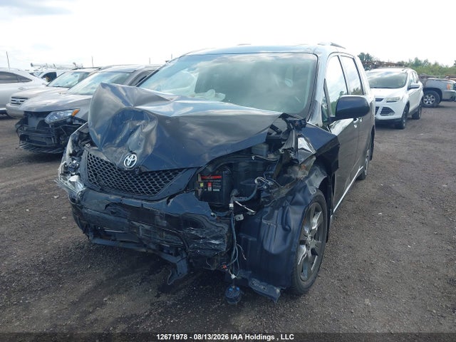 12671978 :رقم المزاد ، 5TDXZ3DC1HS805749 vin ، 2017 Toyota Sienna Se 8 Passenger مزاد بيع