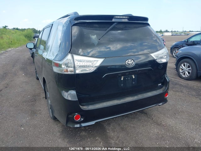12671978 :رقم المزاد ، 5TDXZ3DC1HS805749 vin ، 2017 Toyota Sienna Se 8 Passenger مزاد بيع