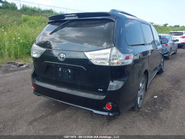12671978 :رقم المزاد ، 5TDXZ3DC1HS805749 vin ، 2017 Toyota Sienna Se 8 Passenger مزاد بيع