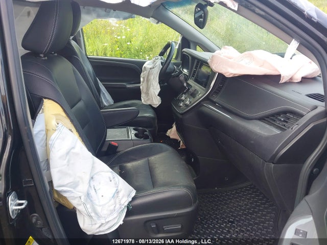 12671978 :رقم المزاد ، 5TDXZ3DC1HS805749 vin ، 2017 Toyota Sienna Se 8 Passenger مزاد بيع