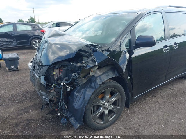 12671978 :رقم المزاد ، 5TDXZ3DC1HS805749 vin ، 2017 Toyota Sienna Se 8 Passenger مزاد بيع