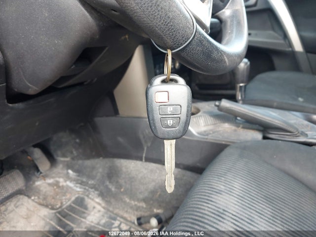 2T3BFREV8FW280366 Toyota RAV4 LE