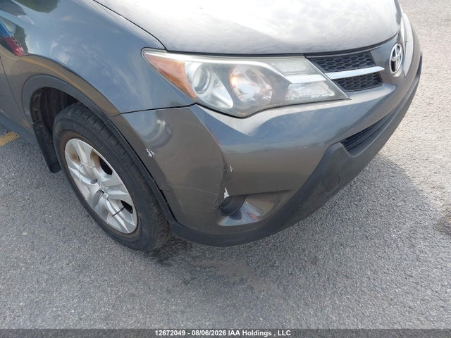 2T3BFREV8FW280366 Toyota RAV4 LE