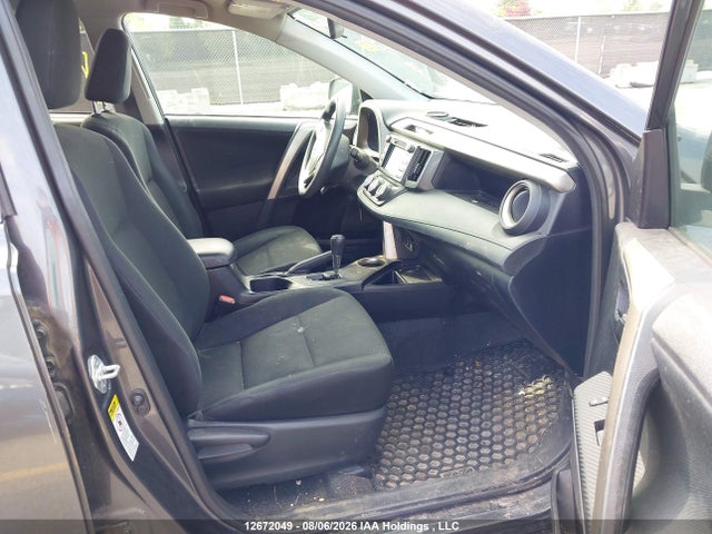 2T3BFREV8FW280366 Toyota RAV4 LE