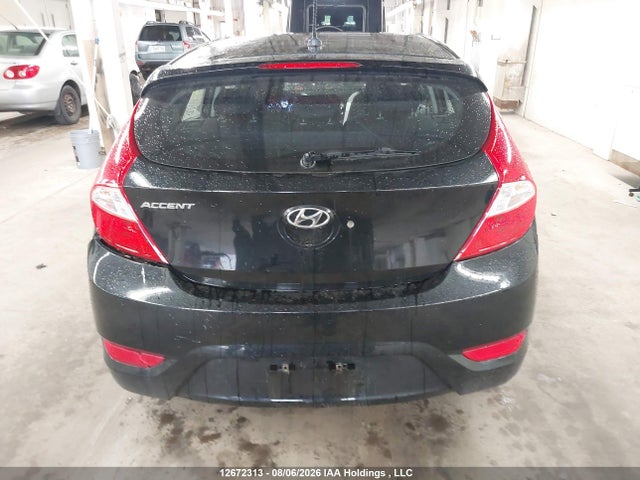 12672313 :رقم المزاد ، KMHCT5AE5FU211557 vin ، 2015 Hyundai Accent Le مزاد بيع