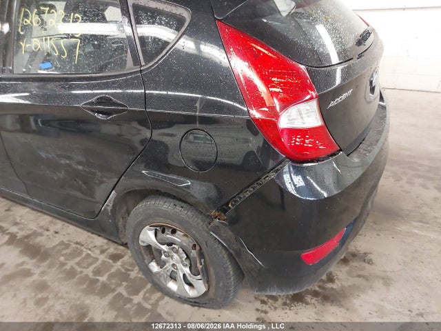 12672313 :رقم المزاد ، KMHCT5AE5FU211557 vin ، 2015 Hyundai Accent Le مزاد بيع