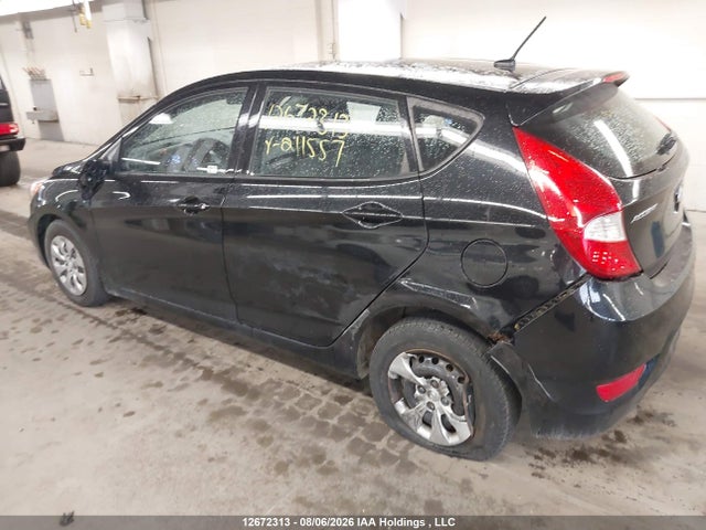 12672313 :رقم المزاد ، KMHCT5AE5FU211557 vin ، 2015 Hyundai Accent Le مزاد بيع