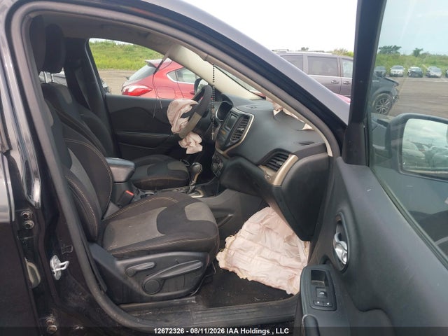 1C4PJLAB8FW638094 Jeep Cherokee Sport