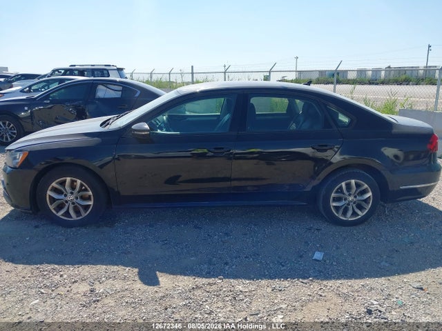 1VWAA7A37JC024960 Volkswagen Passat S/r-line